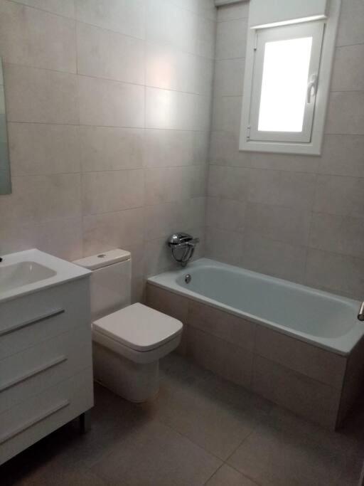 Casa Julio, Bonita Casa Comoda Y Espaciosa, Totalmente Reformada Con Terraza Y Jardin Privado Riezu ภายนอก รูปภาพ