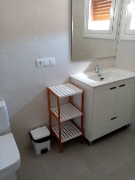 Casa Julio, Bonita Casa Comoda Y Espaciosa, Totalmente Reformada Con Terraza Y Jardin Privado Riezu ภายนอก รูปภาพ