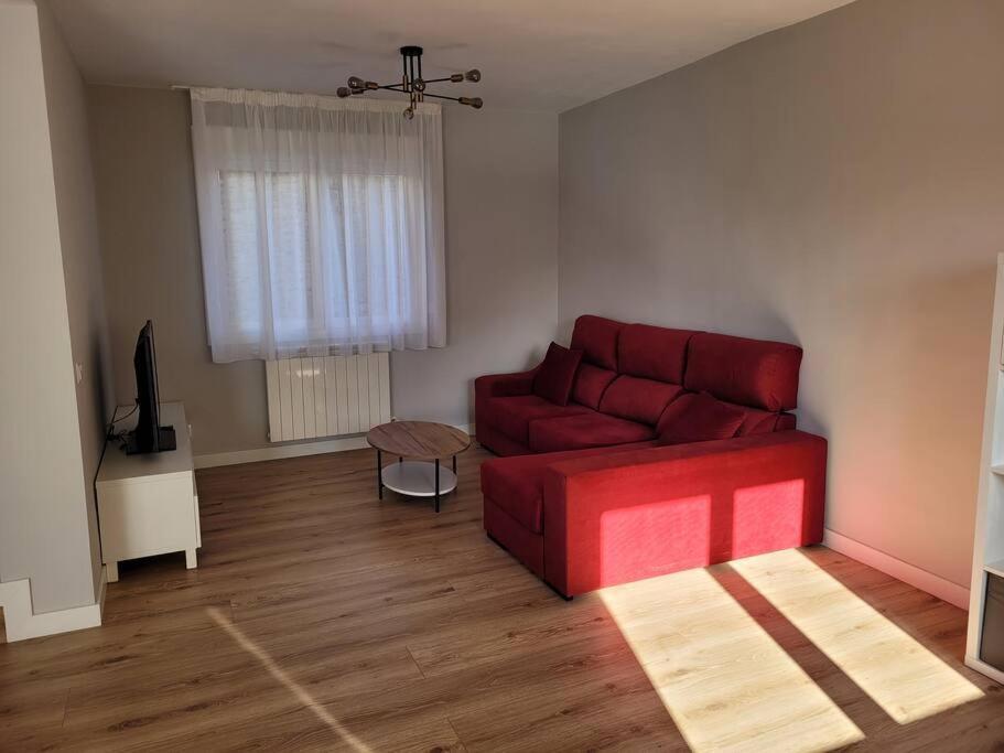 Casa Julio, Bonita Casa Comoda Y Espaciosa, Totalmente Reformada Con Terraza Y Jardin Privado Riezu ภายนอก รูปภาพ