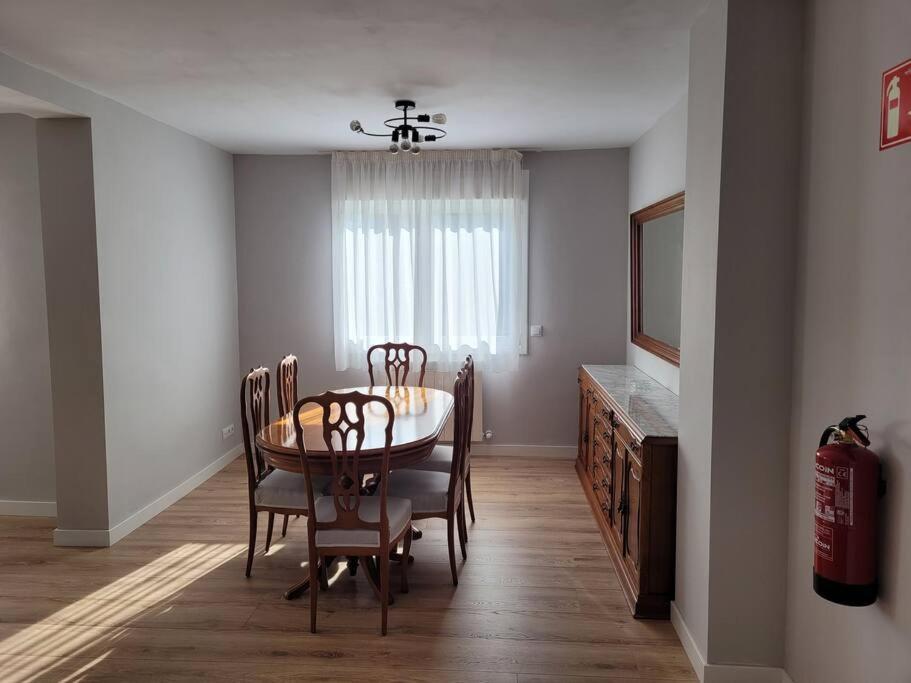 Casa Julio, Bonita Casa Comoda Y Espaciosa, Totalmente Reformada Con Terraza Y Jardin Privado Riezu ภายนอก รูปภาพ