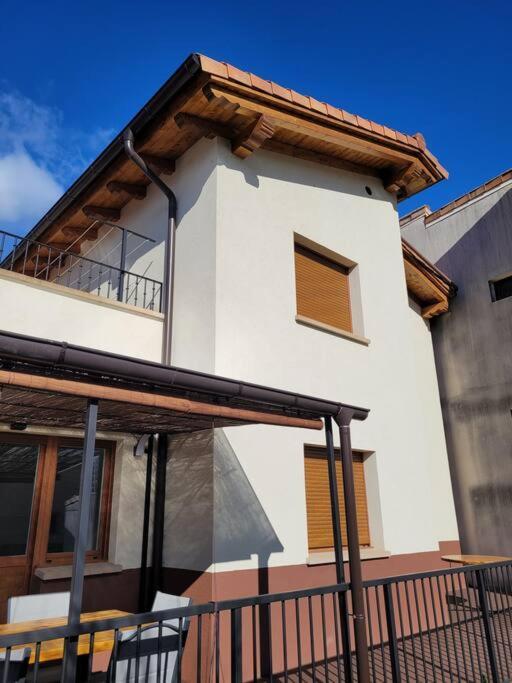 Casa Julio, Bonita Casa Comoda Y Espaciosa, Totalmente Reformada Con Terraza Y Jardin Privado Riezu ภายนอก รูปภาพ